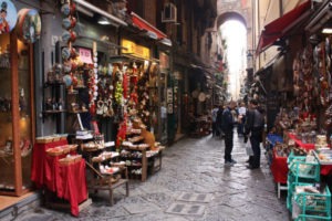 Neapol, úzké uličky města